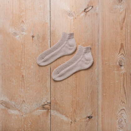 Dans – mönsterstickade sockor