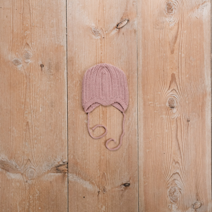 Åker – virkad babymössa