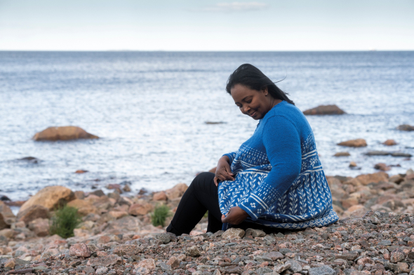 Porslin - lång kofta med mönsterbårder