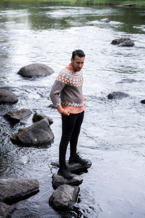 Djurspår - mönsterstickad herrtröja