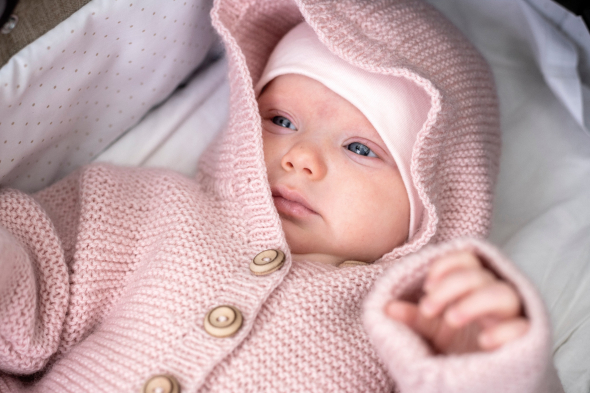 Betty - babyoverall i rätstickning