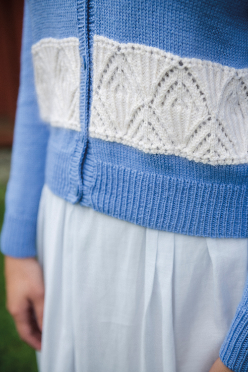 Högtid – kofta med strukturbård