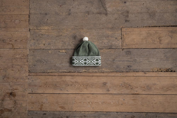 Skrå – stickad mössa