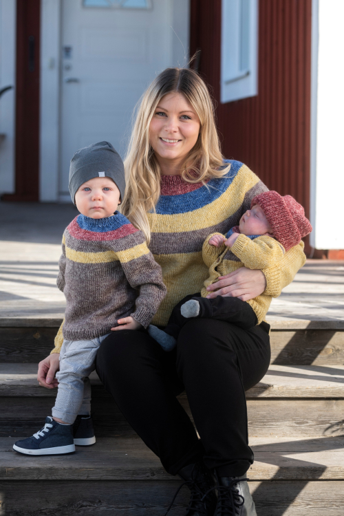 Yllis - rundstickad barnkofta 