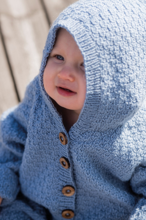 Betty - babyoverall i mosstickning