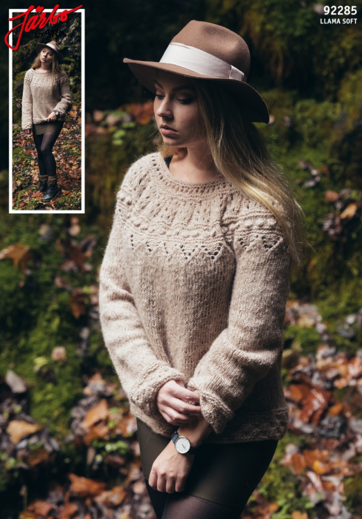 Forest - rundstickad tröja med hålmönster och moucher