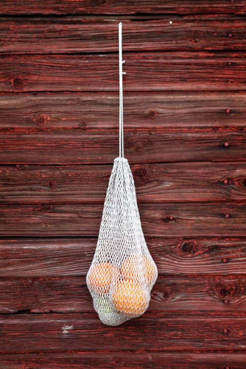 Stickad fruktkasse med dragsko i lin