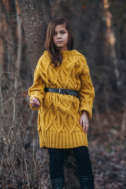 Vera - rymlig tröja med flätor