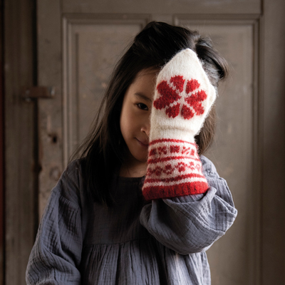 Järnblomma – stickade vantar