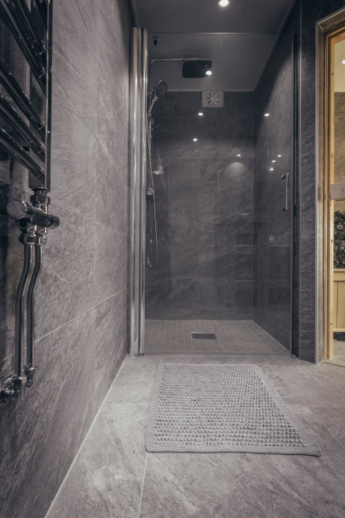 92273. Badrumsmatta och handduk