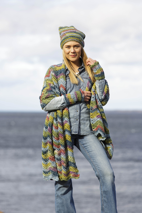 Stor virkad sjal med matchande mössa och pulsvärmare