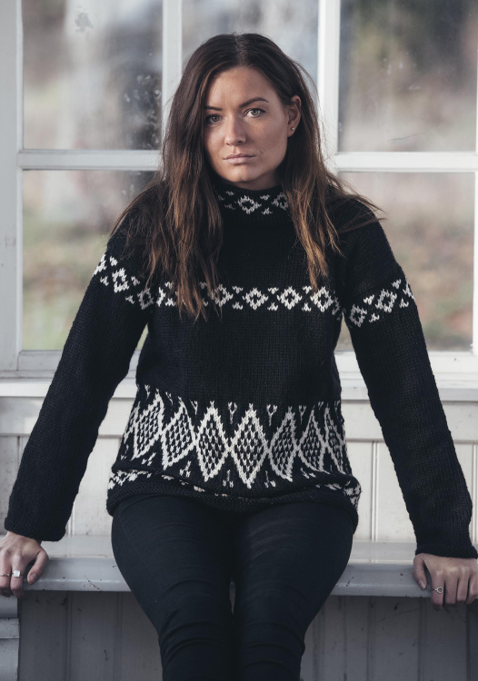 Mönsterstickad tröja med ståkrage