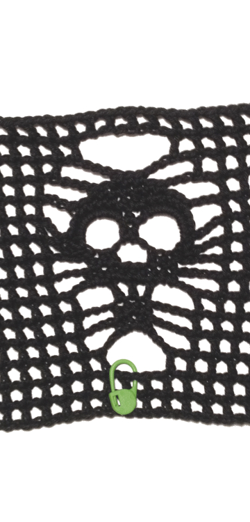 Virkade döskallehandskar