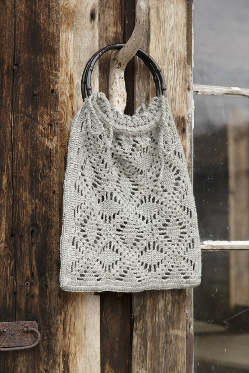 Christina – virkad väska av rutor