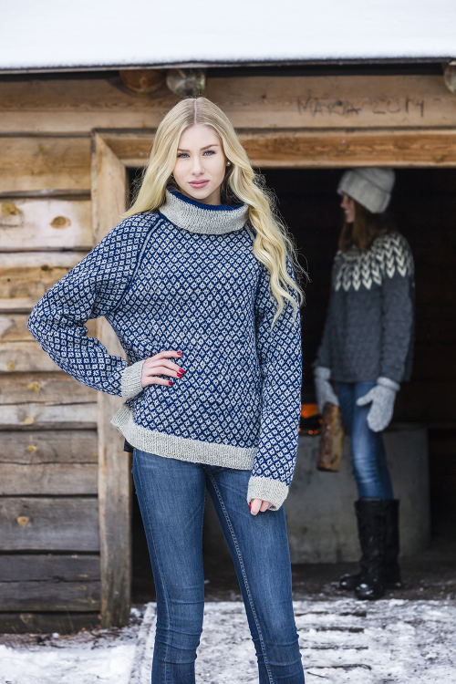 Rymlig polotröja i Järbomönster